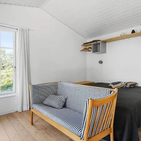 1601-aakirkeby-lyngvejen-16 * Vester Somarken