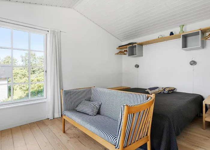 1601-aakirkeby-lyngvejen-16 * Vester Somarken